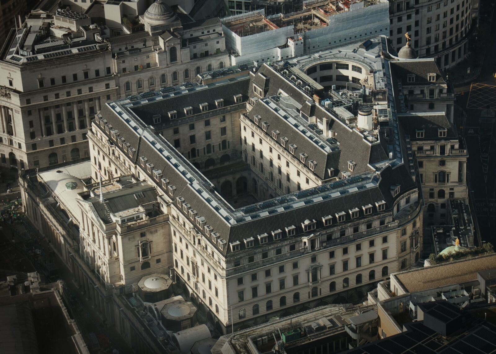 Bank of England Warns Climate Threats Are Moving Closer to Finance